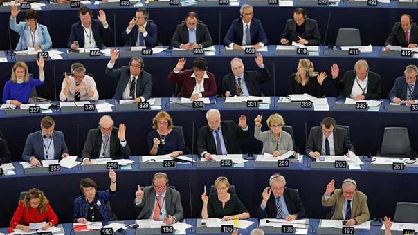  البرلمان الأوروبي يطلب تعليق مفاوضات انضمام تركيا إلى الاتحاد الأوروبي