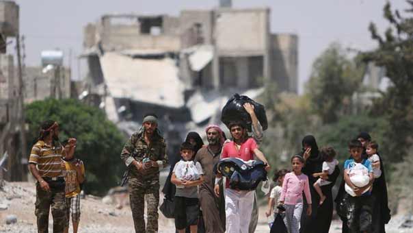 شرق حلب: فرار مئات المدنيين إلى مناطق سيطرة الجيش السوري..واستسلامٌ لبعض المسلحين