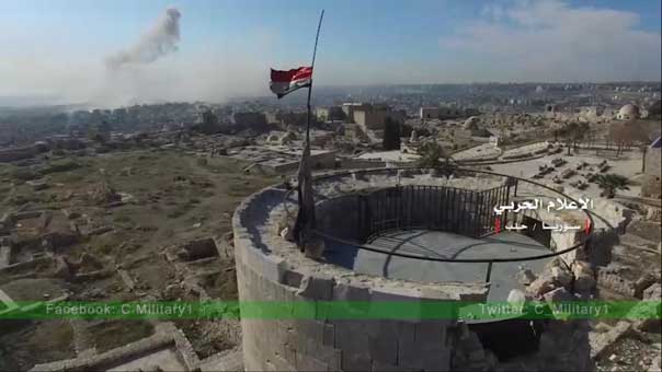 بالصور..العلم السوري يرفرف فوق قلعة حلب