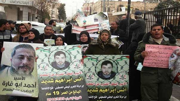 التغذية القسرية آخر الوسائل الصهيونية لفك إضراب الأسيرين أبو فارة وشديد.. وتحذيرات فلسطينية من العواقب