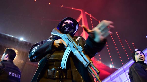 هجوم مسلح على ملهى ليلي في اسطنبول يحصد عشرات القتلى والجرحى من المحتفلين بحلول العام الجديد