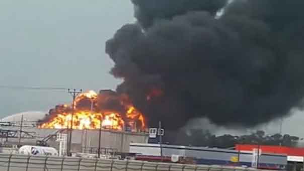 حريق في أكبر مصفاة لتكرير البترول في أبوظبي