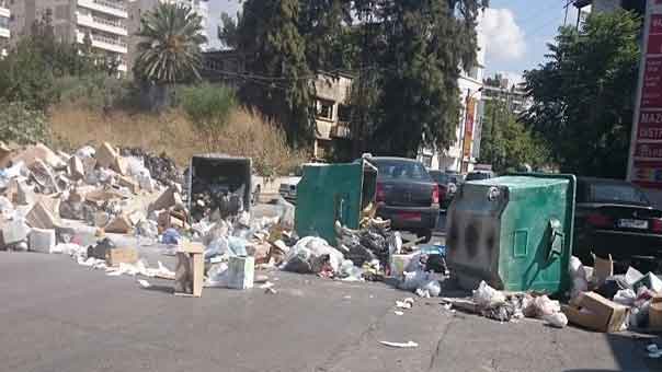 الى الوراء درّ.. بعبدا وضواحيها تغرق بالنفايات واتحاد بلديات الضاحية يعد بالمتابعة