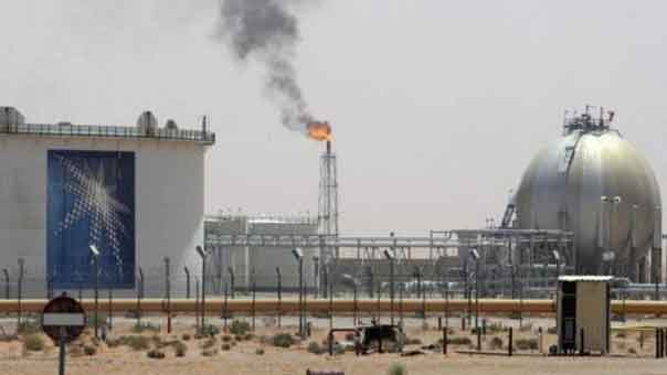 السعودية ترفع أسعار النفط  للمشترين من أمريكا وأوروبا وآسيا