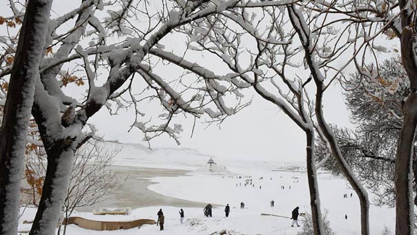 العشرات  ضحية للثلوج في أفغانستان وباكستان