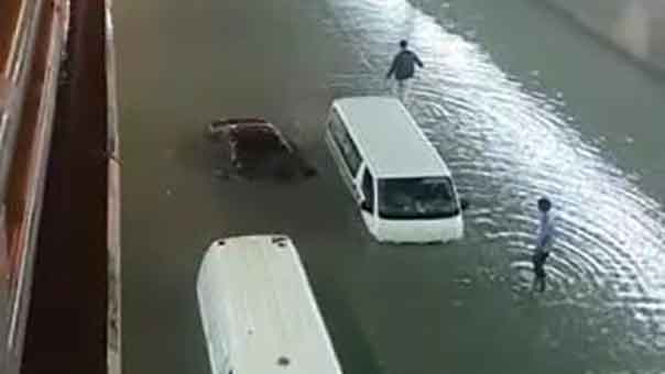 الأمطار تفضح الخطط السعودية المهترئة: منشآت المملكة تغرق