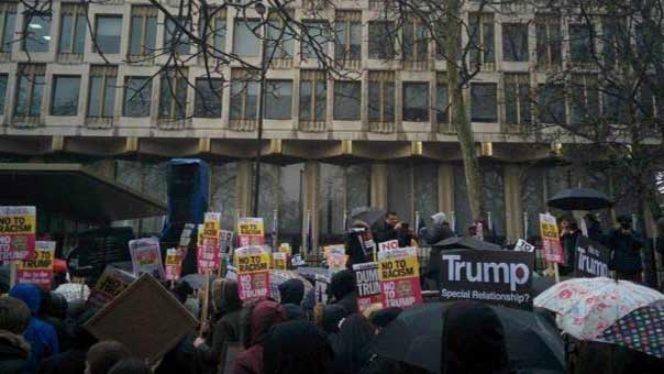 لندن..الآلاف يتظاهرون ضد زيارة ترامب: لمقاومته والدفاع عن المهاجرين