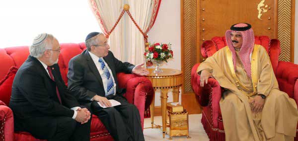 ملك البحرين يستقبل حاخاما أمريكيا: بلادنا &rsquo;تحتضن كل الديانات والمذاهب&rsquo;