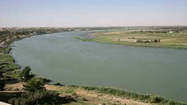 الجيش السوري على بُعد كيلومترات قليلة عن ضفّة نهر الفرات