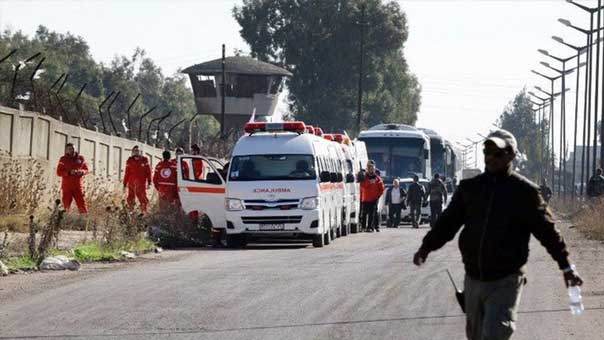 شاحنات من المساعدات الإنسانية والغذائية تدخل كفريا والفوعة بالتوازي مع دخول شاحنات إلى مضايا في ريف دمشق