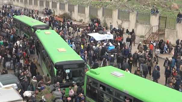 استكمالاً لاتفاق المصالحة.. الدفعة الثالثة من المسلحين وعائلاتهم تخرج من حي الوعر في حمص