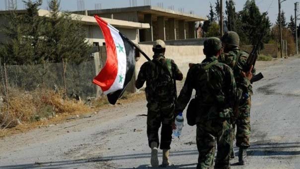 الجيش السوري يعمل على إبعاد مسلحي &rsquo;داعش&rsquo; عن أحياء دير الزور بشكل نهائي