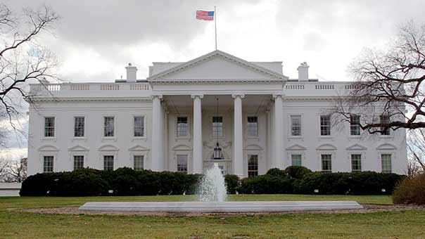 البيت الأبيض: تغيير النظام السياسي في سوريا ليس خيارًا رئيسيًا لنا