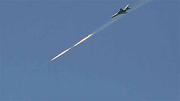  الدفاع الروسية: طائرات سورية قصفت مستودعاً للإرهابيين يحوي أسلحة كيميائية في خان شيخون