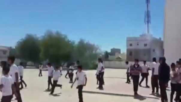 البحرين: اختناق طلاب بمدرسة الدراز بعد إطلاق مدرعة تابعة للداخلية قنابل غاز مسيل للدموع