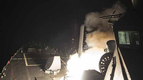 عدوان اميركي على سوريا: استهداف مطار الشعيرات العسكري في حمص بعشرات الصواريخ