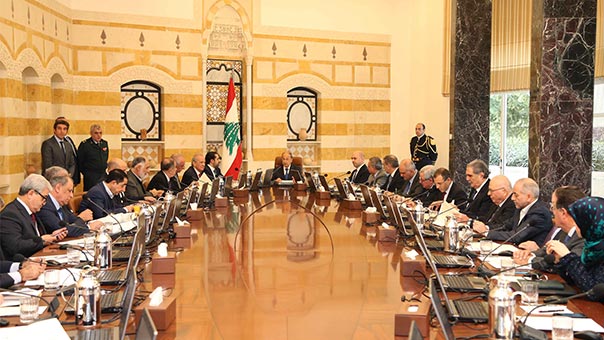 مجلس الوزراء يقرر تشكيل لجنة وزارية برئاسة الحريري لبحث قانون الانتخاب وابقاء جلساته مفتوحة