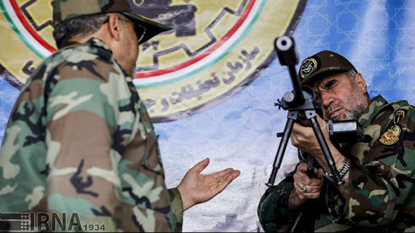 بالصور : إزاحة الستار عن اسلحة ومعدات دفاعية إيرانية جديدة