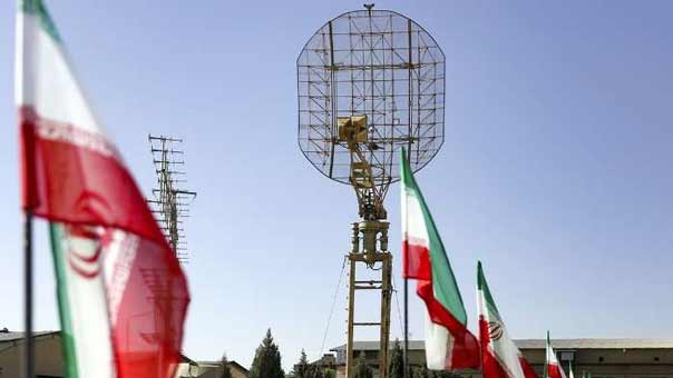 بالصور: إيران تزيح الستار عن 12 انجازا دفاعيا تتعلق بالرادارات والمطارات