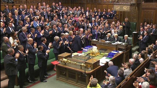 برلمانيون بريطانيون: يجب إنهاء زعامة أمريكا للشرق الأوسط