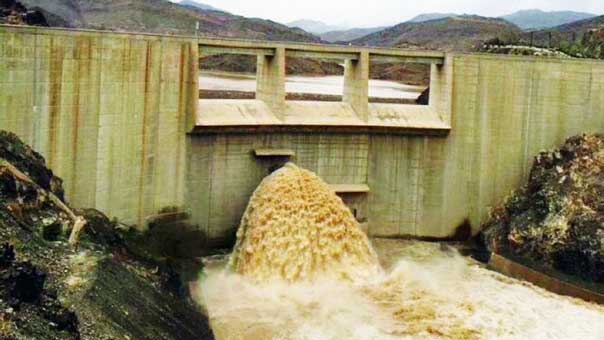 السعودية.. صافرات الإنذار تدوي في نجران والسلطات تحذر السكان