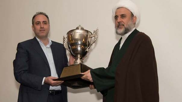 نادي العهد الرياضي يهدي السيد نصر الله كأس بطولة الدوري اللبناني لكرة القدم
