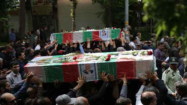  إيران تشيّع شهداء الإعتداءات الإرهابية بمواكب مهيبة..ولاريجاني: أميركا &rsquo;داعش&rsquo; دولي