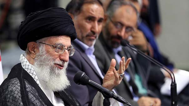 الإمام الخامنئي في لقائه مع الشعراء: لهجو رقصة السيف التي جمعت الجاهلية الحديثة مع الجاهلية القبلية