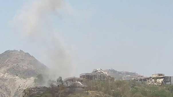 الجيش اليمني يصد هجومًا للعدوان السعودي بإتجاه معسكر التشريفات شرق تعز ويوقع عشرات القتلى في صفوف المهاجمين