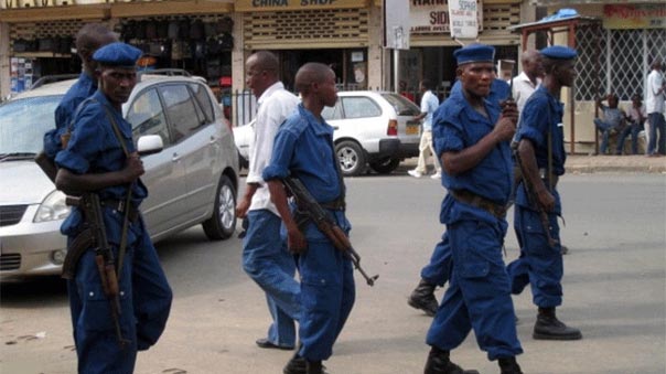 الصومال : احتجاز أكثر من 30 شخصا رهائن في مقديشو