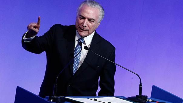 البرازيل: رئيس البلاد متهم بالفساد