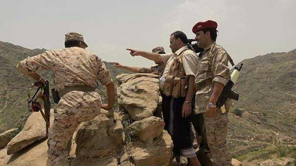 رئيس المجلس السياسي في اليمن يزور الجيش واللجان في جبهات الحدود: من هنا سنخضع العدوان السعودي الأمريكي
