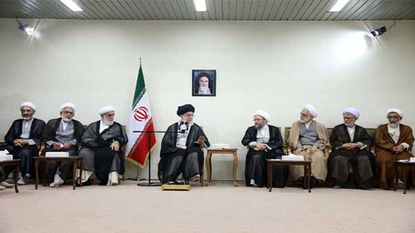 الإمام الخامنئي يدعو القضاء للدخول قانونيا في قضايا الحظر والارهاب ودعم الشخصيات المظلومة ومصادرة اميركا للاموال الايرانية