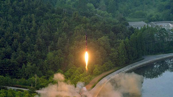 كوريا الشمالية ترفع سقف التحدي بمواجهة واشنطن.. رسالة صاروخية لقمة العشرين