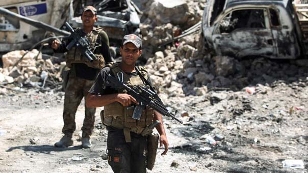 عشرات الأمتار قبل الإعلان عن تحرير الموصل القديمة بالكامل