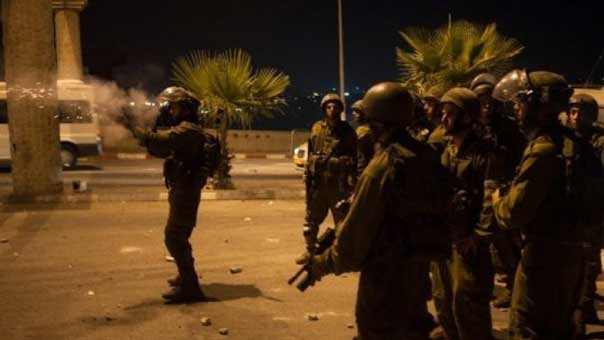 إصابات خلال مواجهات بين فلسطينيين وقوات الاحتلال في منطقة باب الأسباط بالقدس المحتلة