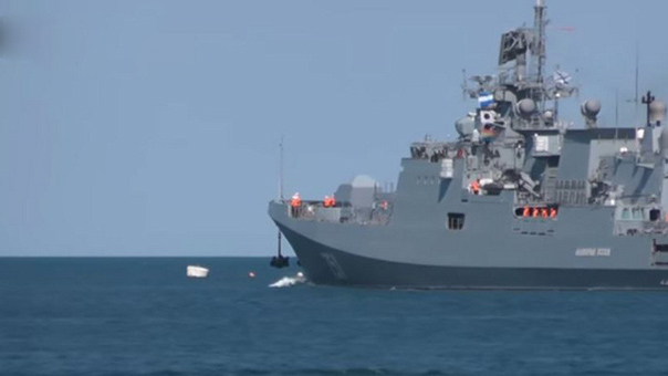 أول استعراض بحري عسكري روسي قرب مدينة طرطوس السورية