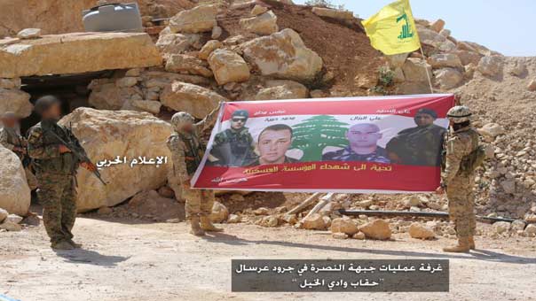 بالفيديو: مجاهدو المقاومة يرفعون رايات تحية إلى شهداء الجيش اللبناني في وادي الخيل في جرود عرسال