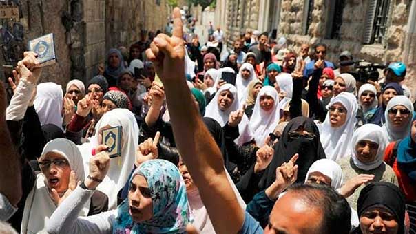 دعوات فلسطينية لمواصلة الرباط قرب &rsquo;الأقصى&rsquo; .. وتأكيدٌ على رفض البدائل الصهيونية للبوابات الإلكترونية