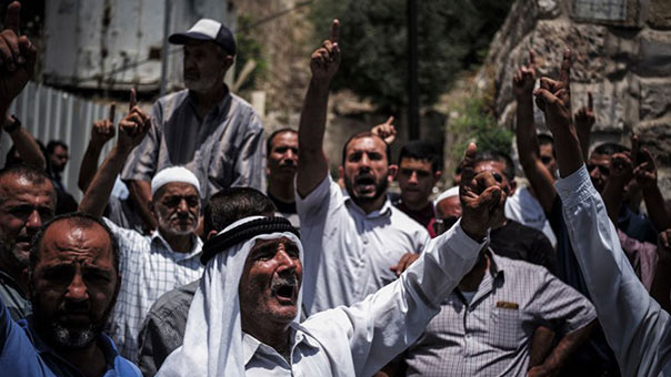 الفلسطينيون يؤكدون جدارتهم بحماية &rsquo;الأقصى&rsquo; .. و يهزمون المحتل الصهيوني بصمودهم