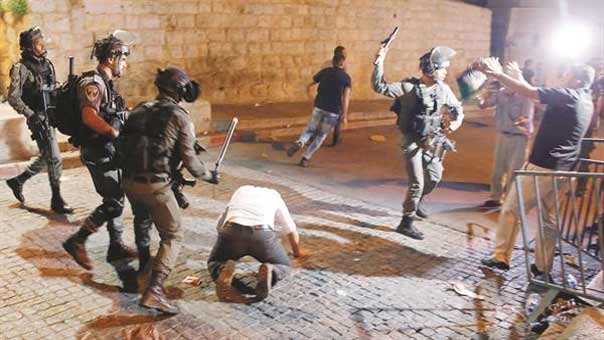 المسجد الاقصى يشهد هبة فلسطينية .. عشرات الاصابات باندلاع مواجهات عنيفة بين قوات الاحتلال والمصلين