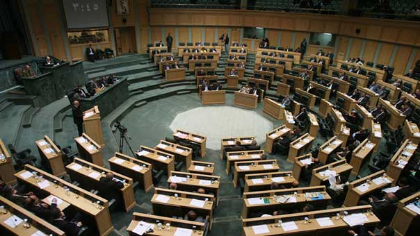  55 نائبا أردنيا يوقعون مذكرة تطالب الحكومة بطرد السفير الصهيوني من عمّان