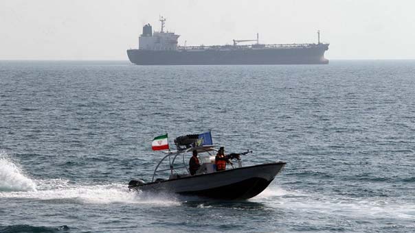 الحرس الثوري يرد على تصرف القوات البحرية الامريكية غير المهني في الخليج