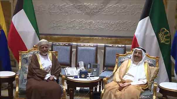 أمير الكويت يبحث مع ابن علوي الأزمة الخليجية