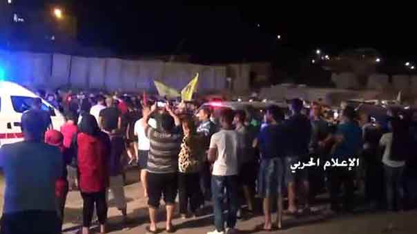 مشاهد اللحظات الأولى لعبور الأسرى المقاومين الثلاثة إلى الحرية