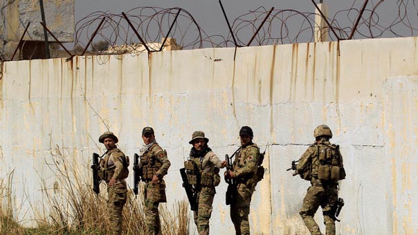 بالصور .. إجراءات جديدة لمنع تسلل &rsquo;داعش&rsquo; إلى هيت العراقية