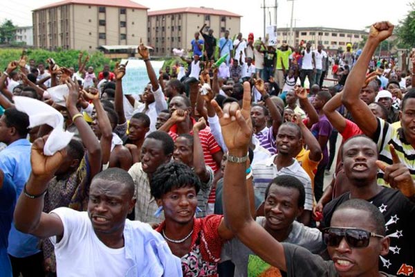 مظاهرات في نيجيريا بحثاً عن الرئيس

