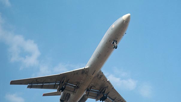 طائرة عسكرية روسية تحلّق فوق البيت الأبيض!