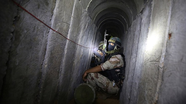 ’هآرتس’: ’حماس’ لم تهتمّ لبناء العائق على حدود غزة