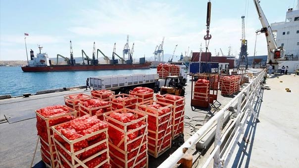 تركيا ترسل شحنة ثانية من المواد الغذائية إلى قطر
